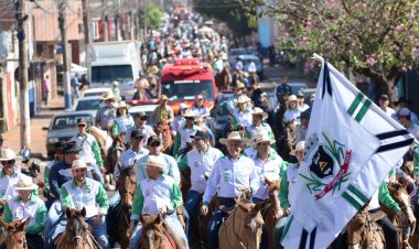 Caiado participa de cavalgada promovida pela 1ª Feira de Agronegócios de Itumbiara
