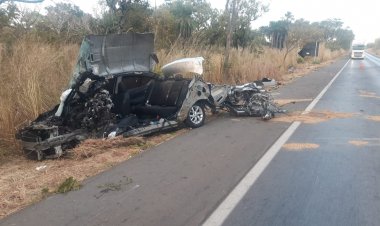 Acidente entre carro e motocicleta mata três pessoas na BR-020