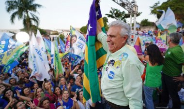 Caiado termina carreata emocionado com o apoio recebido do povo goiano