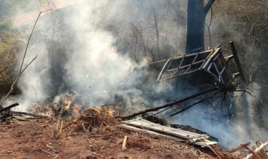 Mulher morre carbonizada após carro e caminhão baterem e pegarem fogo na BR-153 , em Jaraguá