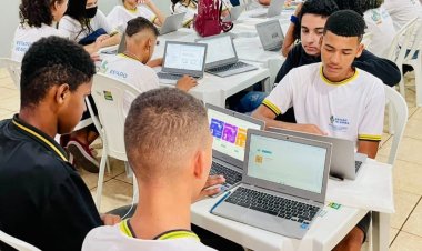 Estudantes da rede estadual fazem simulado para o Enem