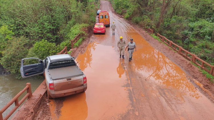 Motorista cai em rio e é arrastado pela correnteza por cerca de 1 Km, mas consegue sobreviver