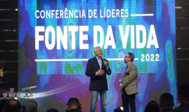 “A fé nos move”, diz Caiado durante Conferência de Líderes da Igreja Fonte da Vida