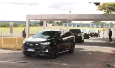 Bolsonaro volta ao Palácio do Planalto após 19 dias de reclusão no Alvorada