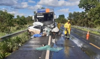 Cinco pessoas mortas em acidente entre dois carros e um ônibus  na BR-020, em Alvorada do Norte