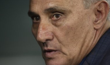 Tite repete última Copa, se fecha com família e aguarda para decidir futuro