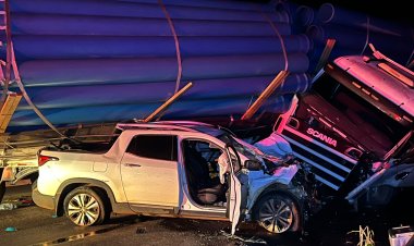 Grave acidente  na BR-020 entre carreta e camionete deixa 2 pessoas feridas