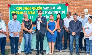 Deputada Estadual Zeli Fritsche participa da entrega de  uniformes e materiais escolares para estudantes em Cidade Ocidental