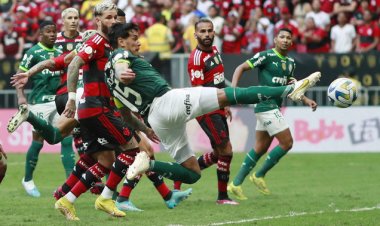 Em final espetacular de sete gols, Palmeiras vence o Flamengo e é campeão da Supercopa