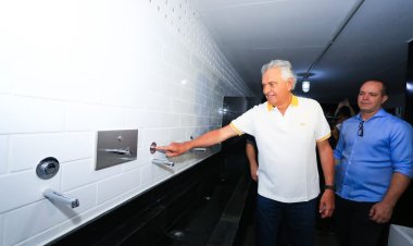 Caiado entrega reforma de banheiros do Estádio Serra Dourada