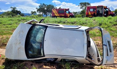 Duas pessoas morrem  em acidente automobilístico na BR-020,  no trevo de Santa Rosa