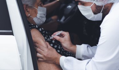 Governo de Goiás convoca grupos prioritários a tomarem a vacina bivalente