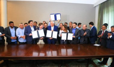 Governador Ronaldo Caiado sanciona leis do Pacote Social