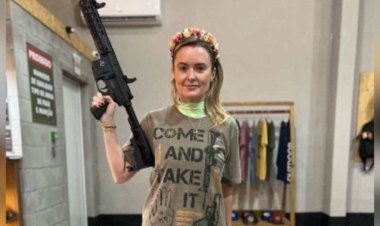 Deputada cita Lula em foto, de carabina e blusa com mão sem dedo alvejada