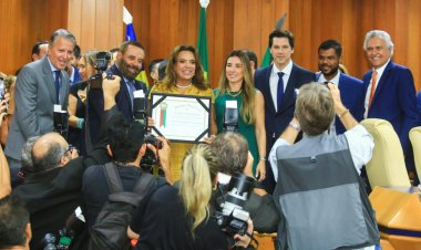 Primeira-dama Gracinha Caiado recebe título de cidadã goianiense