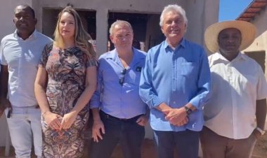 Em Alto Paraíso de Goiás, Caiado vistoria obras de casas a custo zero