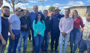 Simone Ribeiro acompanha o governador Ronaldo Caiado em visita a Flores de Goiás