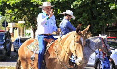 Em São Luís de Montes Belos, Caiado destaca importância das tradições goianas