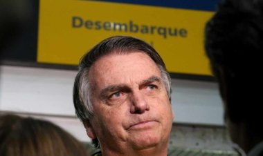 "Facada nas costas", diz Bolsonaro após se tornar inelegível