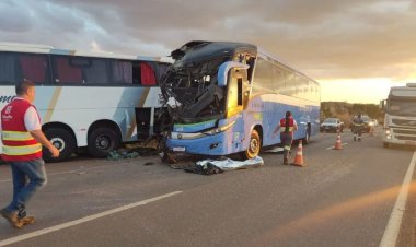 Grave acidente entre dois ônibus na BR-060 em Anápolis causa a morte de um dos motoristas