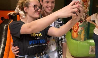 Influenciador goiano faz palestra em evento nacional da Downlândia, em São Paulo