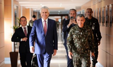 Governador Ronaldo Caiado formaliza parceria com o Exército para dar início ao projeto de duplicação da GO-213, que conecta as cidades de Morrinhos e Caldas Novas.