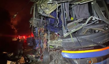 Acidente com ônibus deixa mortos e feridos na BR-020, em Formosa