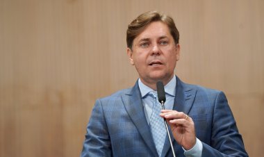 Bruno Peixoto da posse à concursados, e garante novo concurso público em 2024