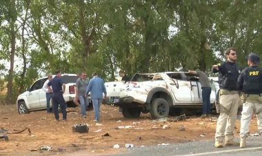 Acidente entre carro e caminhonete deixa três mortos e quatro feridos na BR-020