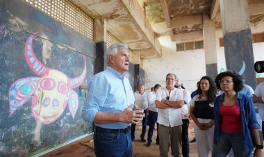 Em Pirenópolis, Caiado autoriza novo Cavalhódromo e entrega sinos de Igreja