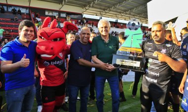 Caiado reforça inclusão social durante final da Taça das Favelas Goiás