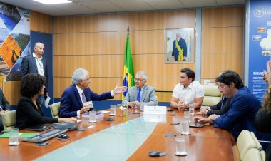 Caiado articula fomento ao turismo goiano com ministro Celso Sabino