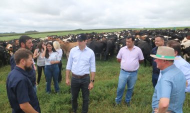 Daniel Vilela conhece maior fazenda produtora de leite de Goiás