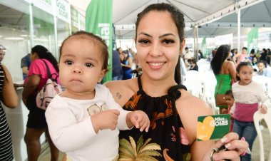 Goiás Social entrega mais de mil benefícios do Mães de Goiás, Dignidade e Aprendiz do Futuro em Ipameri e Formosa