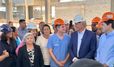 Em momento de descontração, Caiado diz que vai comemorar aniversário no Mercadão de Águas Lindas se obra for entregue até setembro