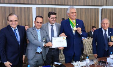 Caiado é homenageado pelo trabalho na área Social durante evento evangélico em Goiânia
