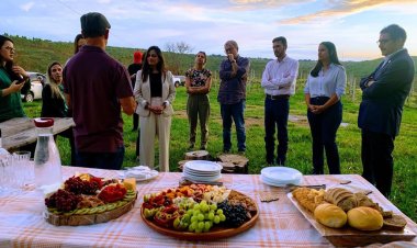 Delegação chilena visita vinhedo em Cocalzinho a convite da Seapa