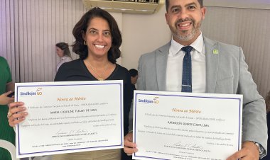 Caroline Fleury recebe homenagem do Sindilojas-GO