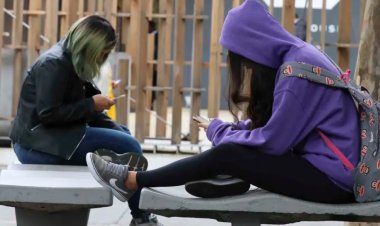 Comissão de Educação da Câmara aprova projeto que proíbe uso de celular em escolas