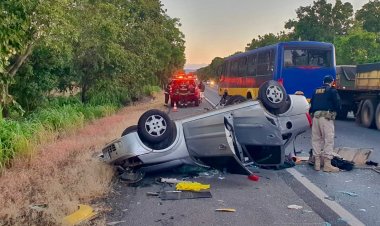 Homem morre em grave acidente entre ônibus e carro de passeio na BR-020