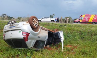 Capotamento na GO-118 deixa duas pessoas feridas