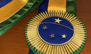 Prefeito de Padre Bernardo é empossado com faixa prefeital idealizada por jornalista da cidade