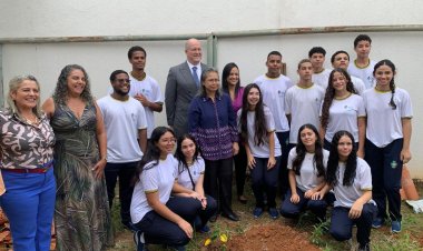 Embaixadora da Malásia visita Colégio Estadual de Planaltina e destaca intercâmbio cultural
