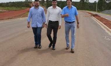 Daniel Vilela acompanha obras em andamento na GO 309 e 219