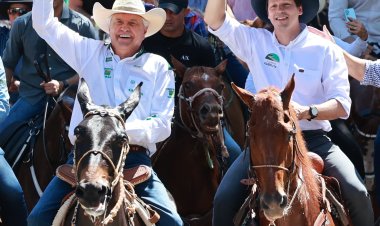“Nossa pecuária sempre foi referência”, diz Daniel Vilela em cavalgada que marca abertura da festa