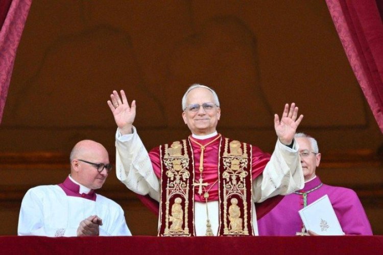 Robert Francis Prevost, dos EUA, é eleito Papa Leão XIV