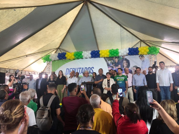 6ª edição do “Deputados Aqui” leva serviços gratuitos e homenagens à população de Formosa (GO)