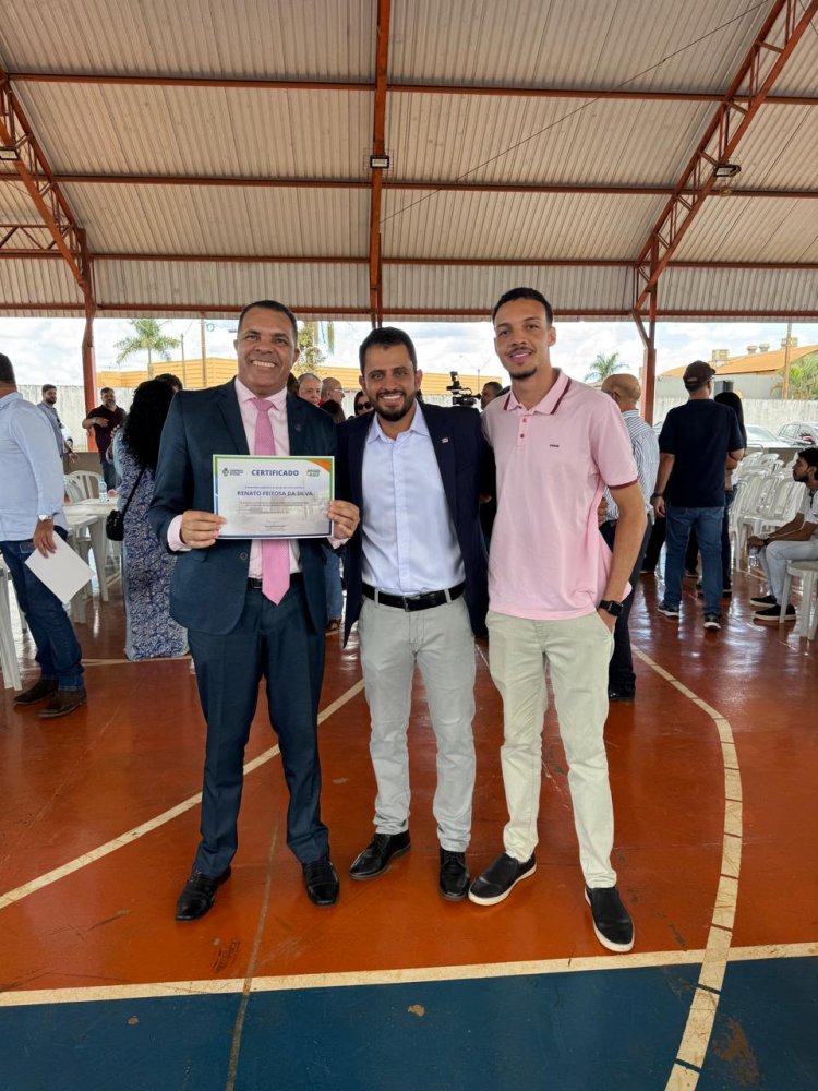 6ª edição do “Deputados Aqui” leva serviços gratuitos e homenagens à população de Formosa (GO)