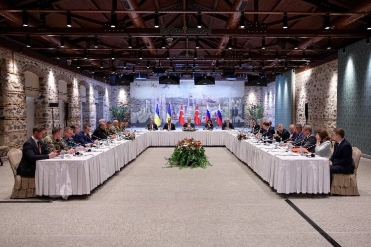 Rússia e Ucrânia realizam primeira reunião direta em três anos, mas impasse sobre cessar-fogo permanece