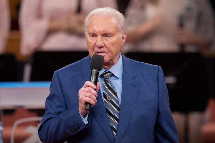 Morre Jimmy Swaggart, ícone do televangelismo, aos 90 anos
